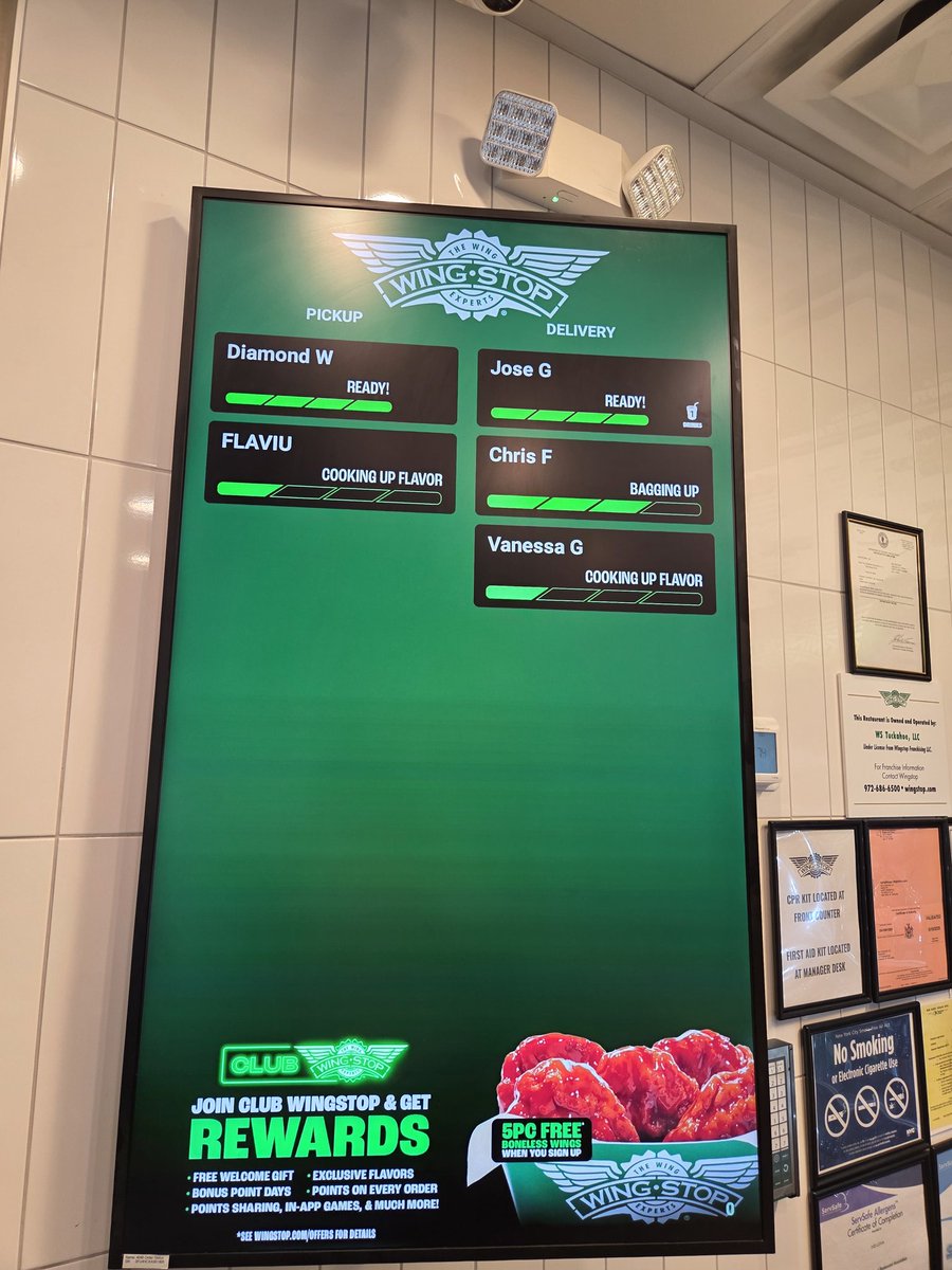LouDukes's tweet photo. What is wrong with @wingstop of Tuckahoe Rd Yonkers?

Went to pick up my online order early and watched the screen take my order through, Saucing &amp; tossing, Bagging up &amp; then, Ready!  Once ready I went up to the counter and was told my order wasn't ready... (1 of 3) https://t.co/Mi2DgQHzfI