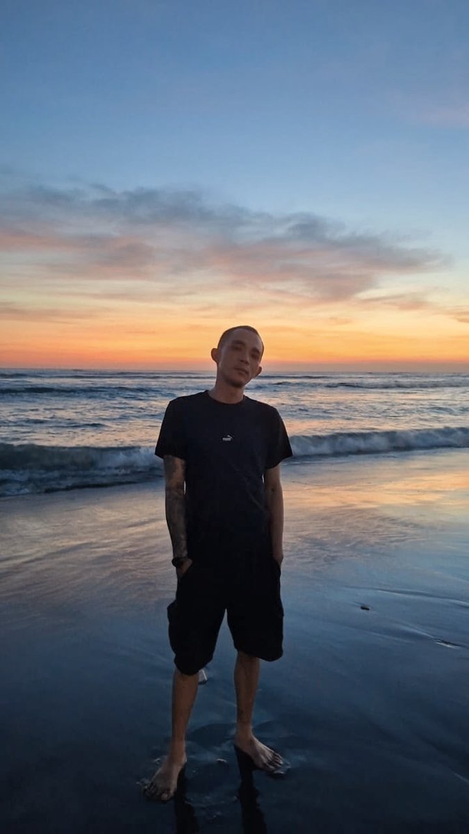 sixjave's tweet photo. Skinhead aj dulu biar dikira baru kluar tahanan kasus korupsi https://t.co/7OjSxsroWN