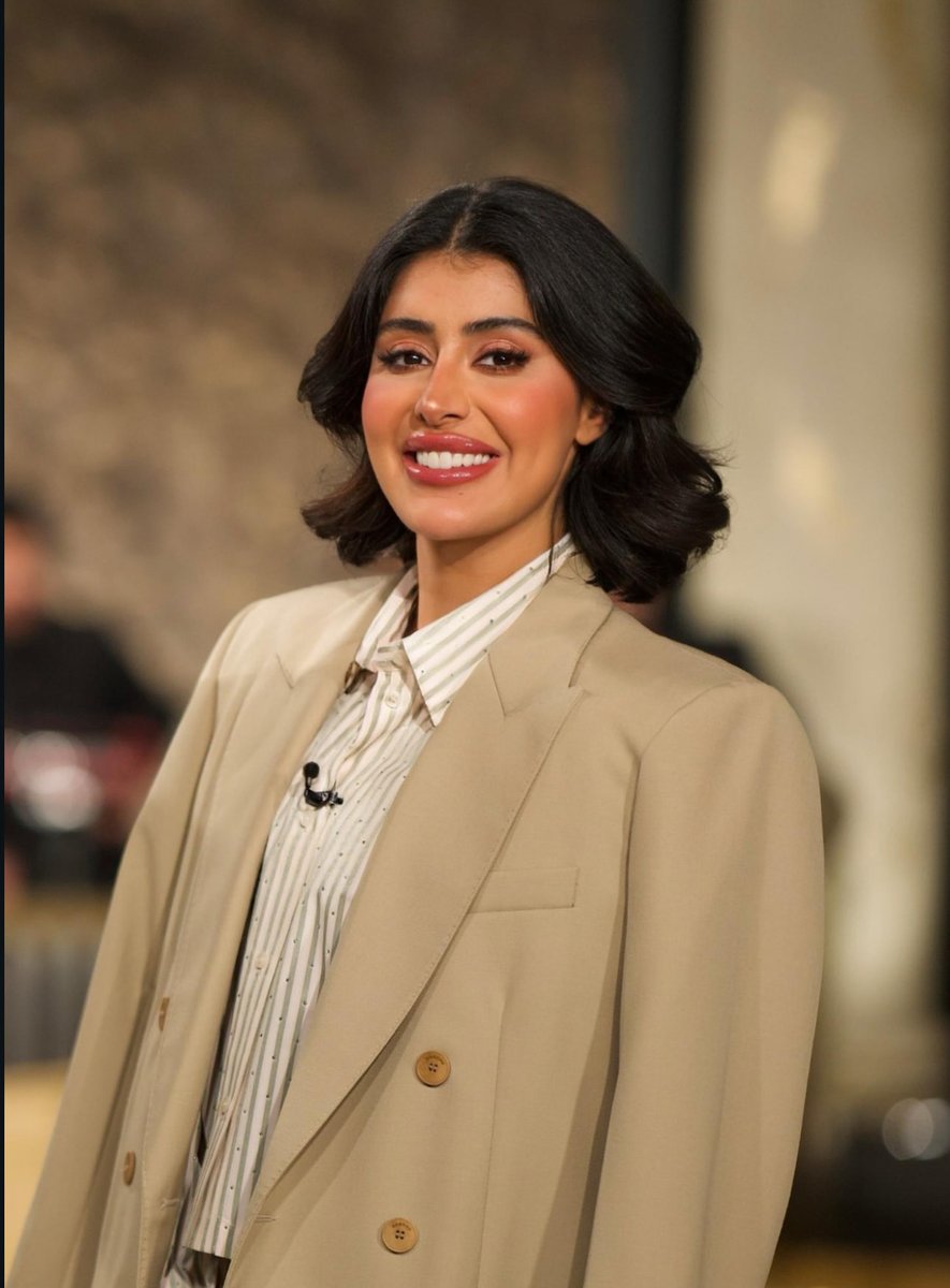 agm_ae's tweet photo. وإن ضاع عُمري ف�� وجهك جعله يضيع 
على الأقل .. ضاع في حاجه جميلة ♥️
#فرح_الصراف https://t.co/pXuI5GALkt