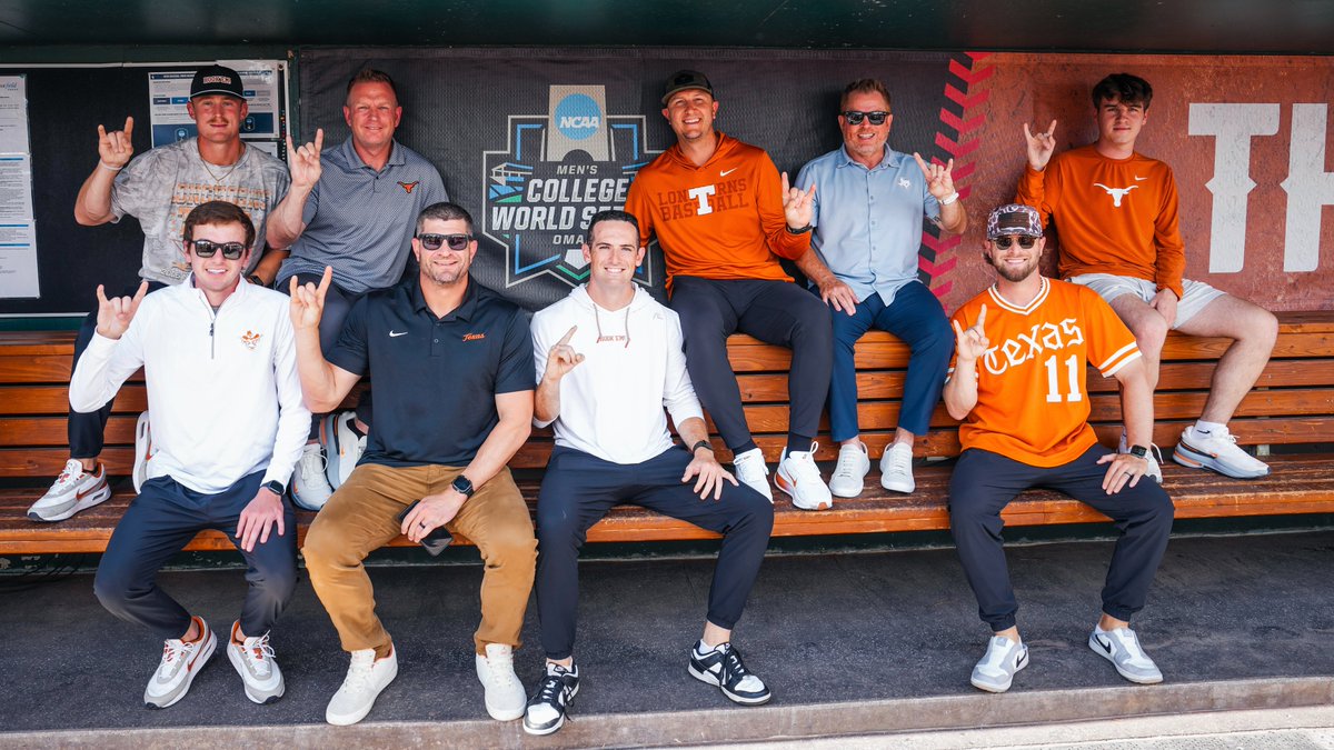 TexasBaseball's tweet photo. taking it all in 👀

#HookEm https://t.co/Lw8bKrp0mV