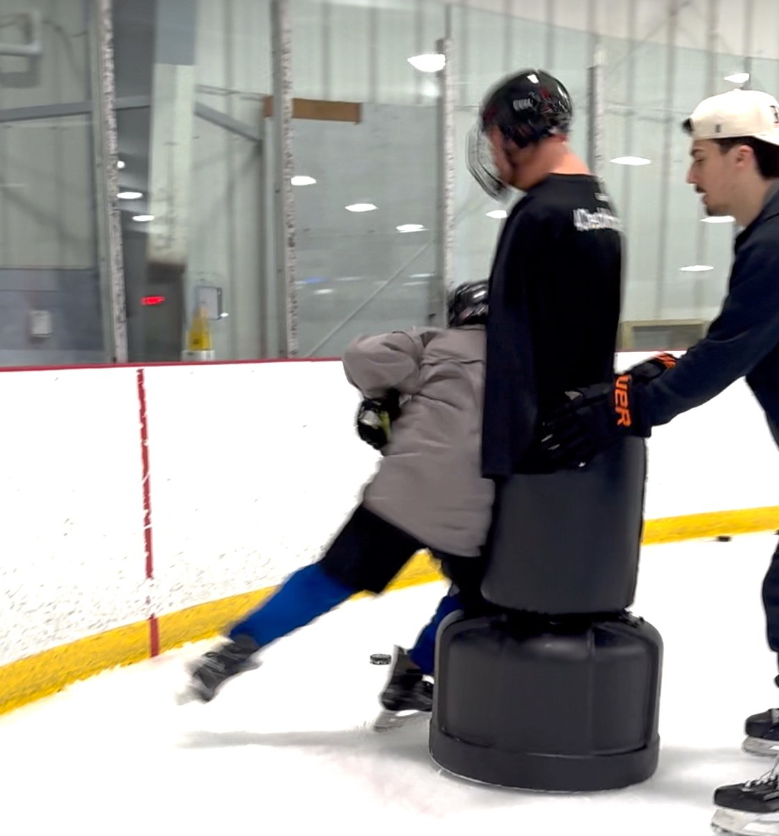 4Check_'s tweet photo. Contact without fear 💥
“Prepared players do not react. They stay in control.”

https://t.co/A5q48myzBx

#4CheckHockey #HockeyTraining #PlaySafe #HockeyDevelopment #TrainSmart #ContactConfidence #HockeyIQ #AthleteDevelopment https://t.co/pFT9DwurwV