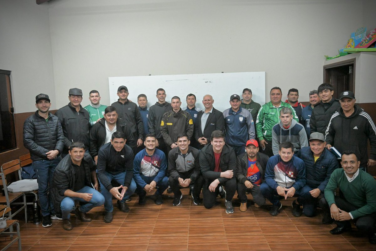 sndpy's tweet photo. #Capacitaciones🧑🏻‍🏫 Llegamos a Tavapy-Alto Paraná💪🏼

Se desarrolló el Taller de Capacitación sobre Reglas de Juego de #FutboldeCampo y Técnico Táctico en #FútsalFIFA⚽🔝

Compartiremos 2 jornadas con profesores de educación física y profesionales del deportes🤩

#ElDeporteNosUne🫱🏻‍🫲🏼 https://t.co/UrZUUqorme