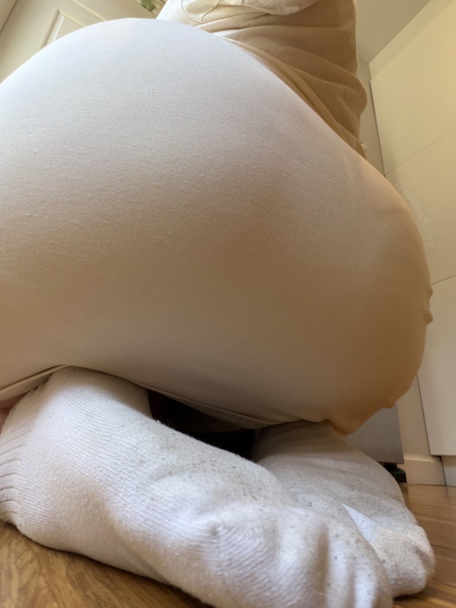 gemmarubyy's tweet photo. what are you sniffing first? 

#feetworshi̇p #feetseller #findom #paypig #paypiggie #humanatm #cuck #feet #domme #footslave #socks #footfetısh #footdomme #feetِ https://t.co/vNR4AyM36J