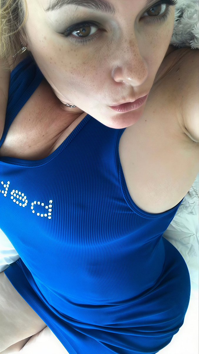 Angelawagn50488's tweet photo. Blue ribbed top on… and this face doing the rest 😏
Just me, real and unfiltered. #confidence https://t.co/H0WFswfxXB