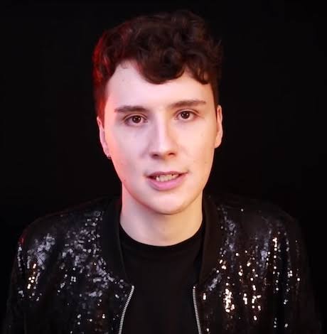 dnpcalm's tweet photo. happy birthday @danielhowell 🎈 thank u for never giving up on ur story and for being such a huge role model for people around the world, if little dan was in the same room as present dan he would feel so safe, u truly did become everything you needed growing up, i love u sm 🎂🤍 https://t.co/JopKMExDDr
