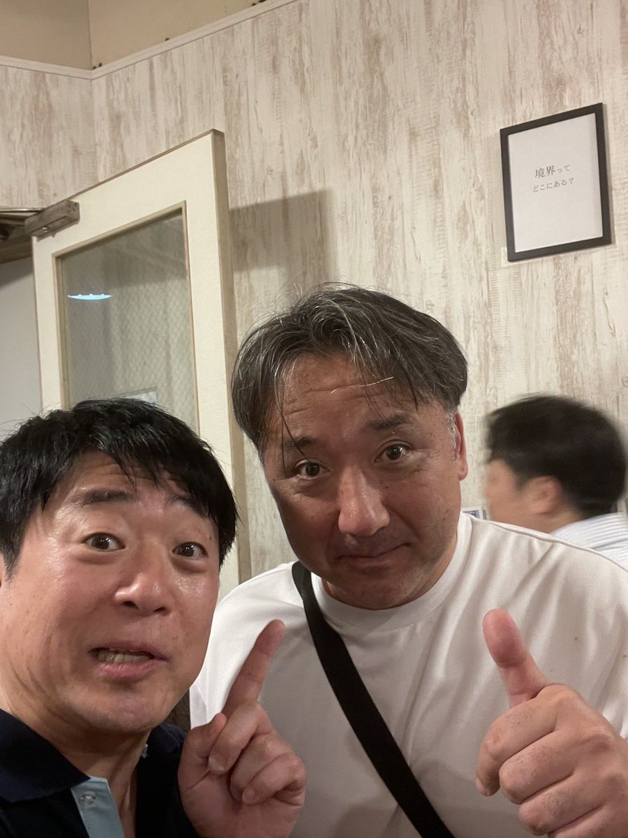 okixz's tweet photo. 昨日は舞台の初日プレビュー公演を観劇。
作・出演の高山和也くんは、昔からの友人。
そして出演されてる写真の前すすむさんは以前、僕の映画にも出演していただいた、お笑いコンビ「TOKYO COOL」として活躍中の芸人さん。
人間の善悪や真実の境界を問いかける、非常に見応えのある舞台でした。 https://t.co/6i3UFzmdxg
