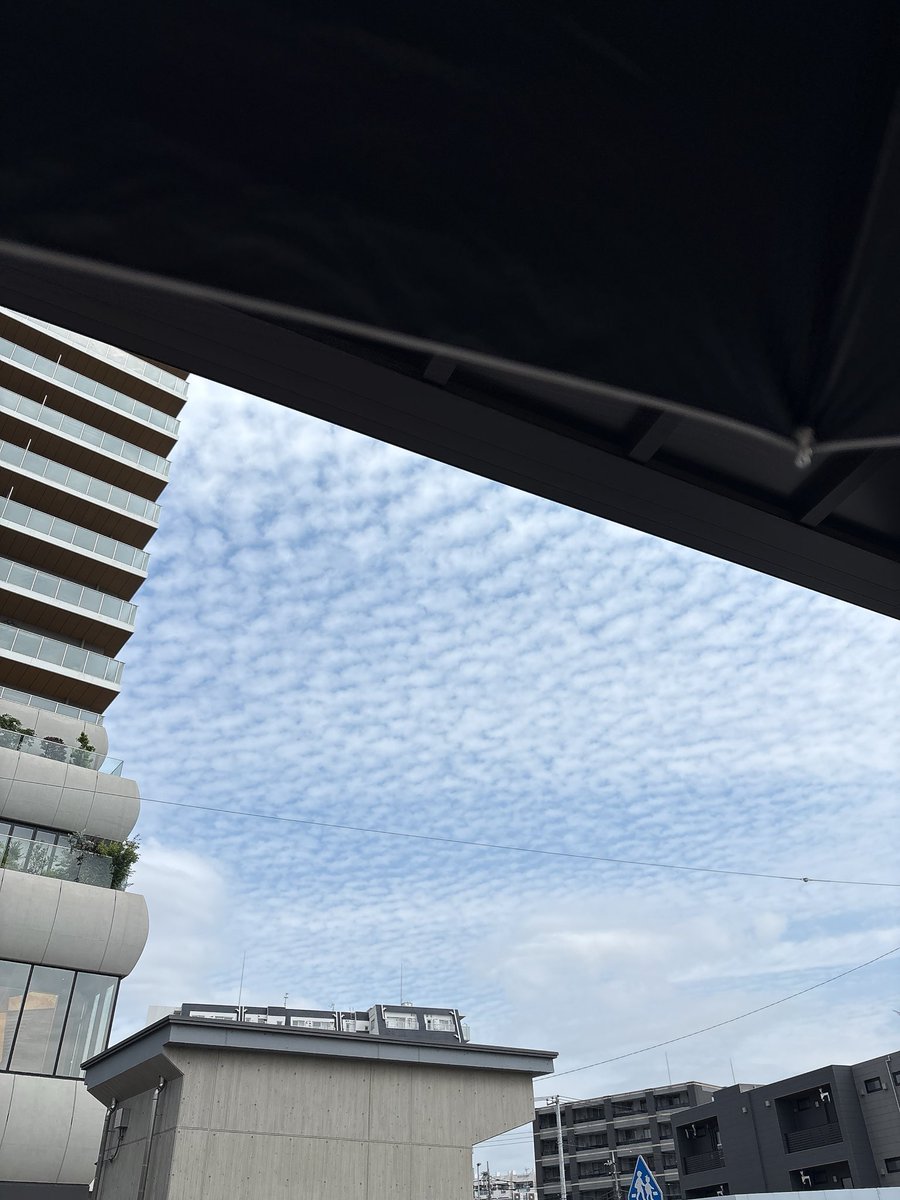 _03YUDOUHU's tweet photo. この雲すごくない？？
#横浜市　＃雲 https://t.co/o69wL0O7eI