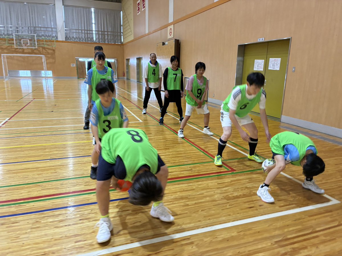sabc_chronus's tweet photo. 【アスリート〜U15メンバーの活動】

この先もバスケを続けたいメンバー、怪我をせずに体を鍛えたいメンバーのクラスです🙌
バスケ部のない学校に所属し、他スポーツの部活動に挑戦しているメンバーがいます🎾🏀
キャリア教育にも力を入れていますよ💪
#SABC  #バスケ

記事➡️https://t.co/7FSDyzij0C https://t.co/LdrYBysood