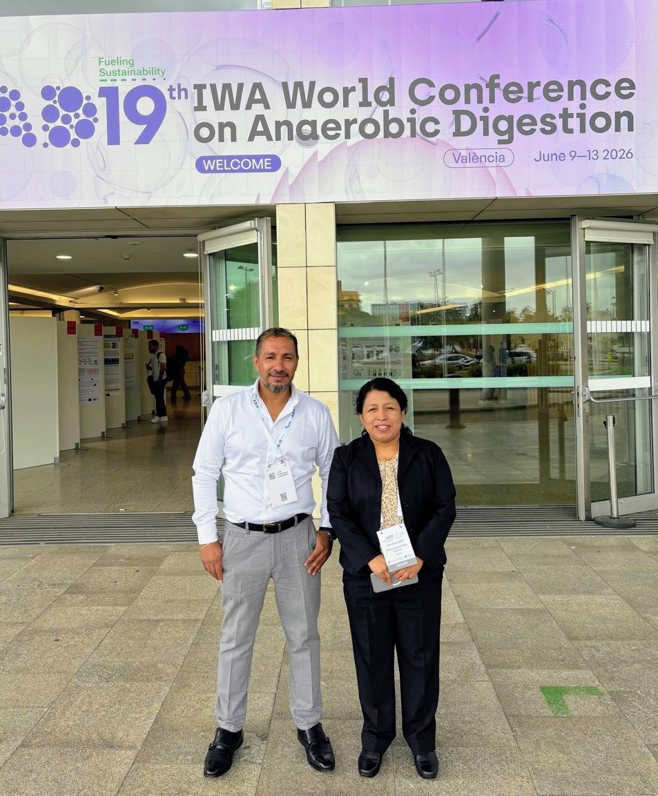 IMTA_mx's tweet photo. 🌍💧 El IMTA participó en el 19th IWA World Conference on Anaerobic Digestion (IWA AD19), realizado en València, España, uno de los principales foros internacionales sobre digestión anaerobia y valorización de residuos.

El Dr. Edson Baltazar Estrada-Arriaga y las estudiantes Erika Vargas Gómez y Belén Gómez Lázaro presentaron investigaciones relacionadas con el tratamiento de aguas residuales, la valorización energética de residuos y la producción sostenible de energía.

👏 Su participación refleja el compromiso del IMTA con la investigación científica, la innovación tecnológica y la formación de especialistas que contribuyen a enfrentar los desafíos del agua y la energía.

#IMTA #CienciaMexicana #Innovación #SeguridadHídrica #IWAAD19 #Investigación