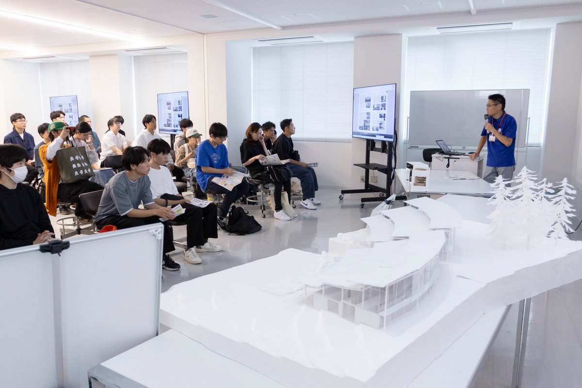 hus_plus_pro's tweet photo. 6月20日（土）開催！
#工学部＆#情報科学部 オープンキャンパス💻⭐

【#建築学科】では、
建築そのものについて学ぶプログラム🏠や、
建築学科学生の生活について
在学生から直接話を聞けるプログラムを準備中❣

詳細・お申し込みはこちらから！⇩
https://t.co/itsWkXNN4Q https://t.co/e1JgJwzLdT