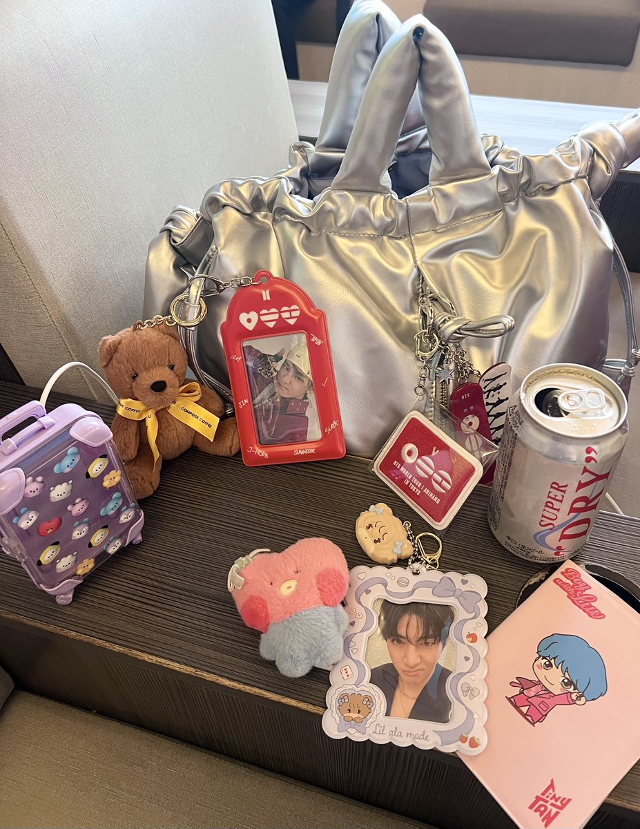v___bear1230's tweet photo. 出発前の恒例ひっかけ開催中🍻✈️𓈒𓂂𓏸 https://t.co/lsNMuKzmfR