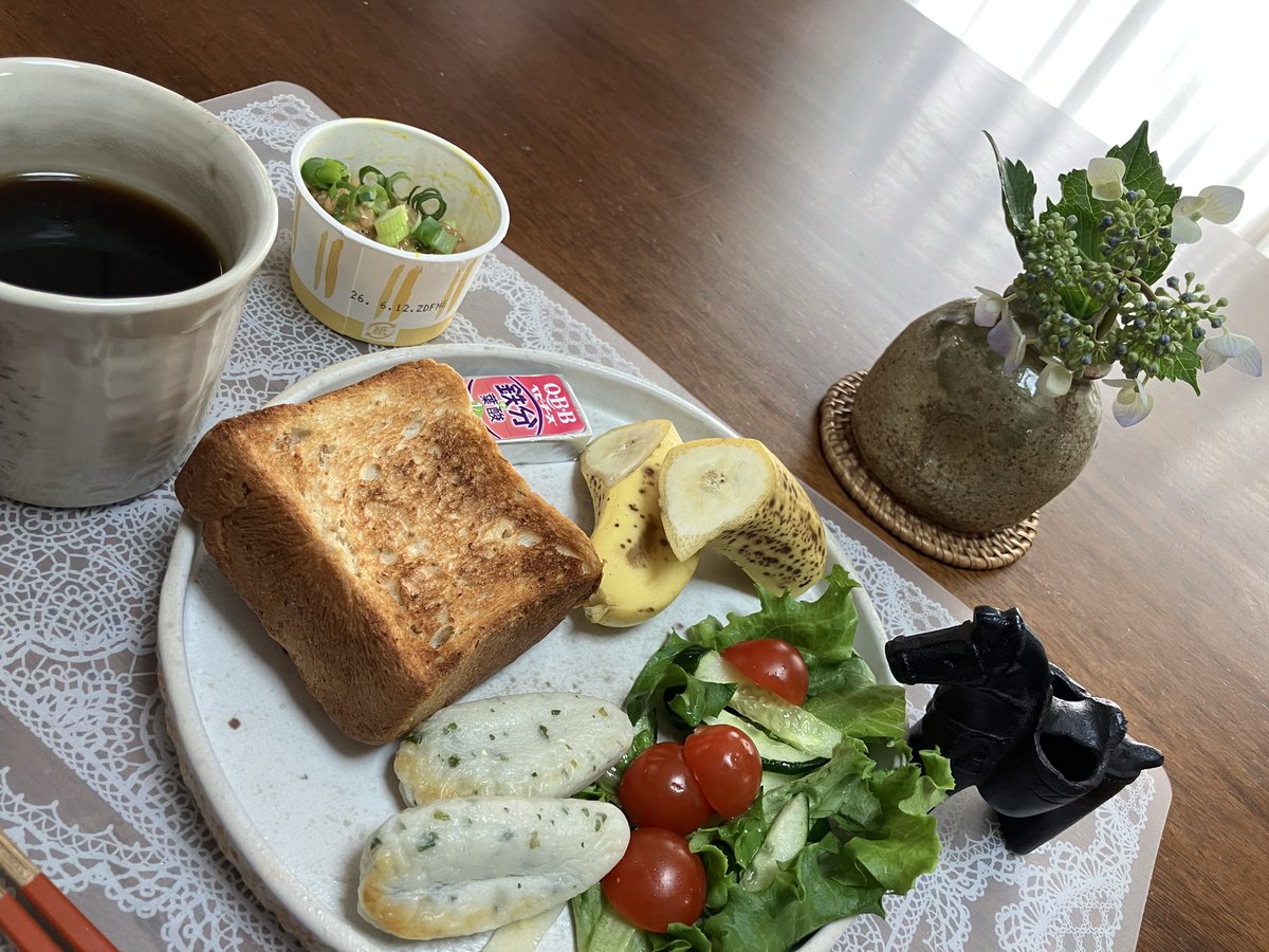 hiro08249999's tweet photo. 6月11日☀️
入梅

春馬君🐎✨
おはよう〜☺️
🐣🐣🐣成長著しくてびっくりよ🫨🫢

#朝ごパン☕️🍌
#春馬くんを想う🐎♡🌻
#鳥の巣🐣✖️3
メジロ色になった❣️🥳
#イマソラ　☁️💙 https://t.co/SL4XzNOWnF