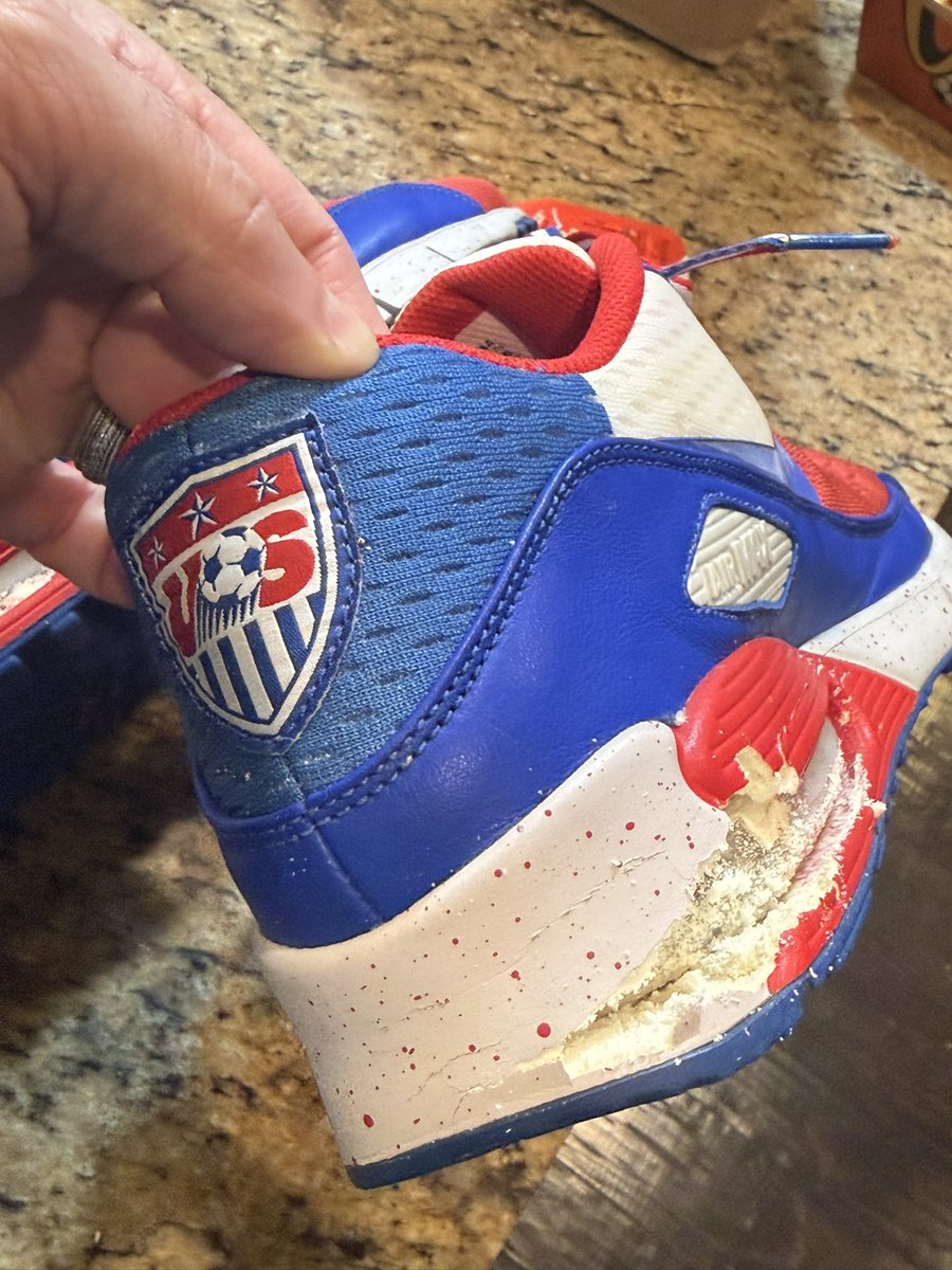 hautacam's tweet photo. @Nike @nikefootball @USMNT pulling these out for the World Cup and welp!! https://t.co/Jg8eGR6TVL