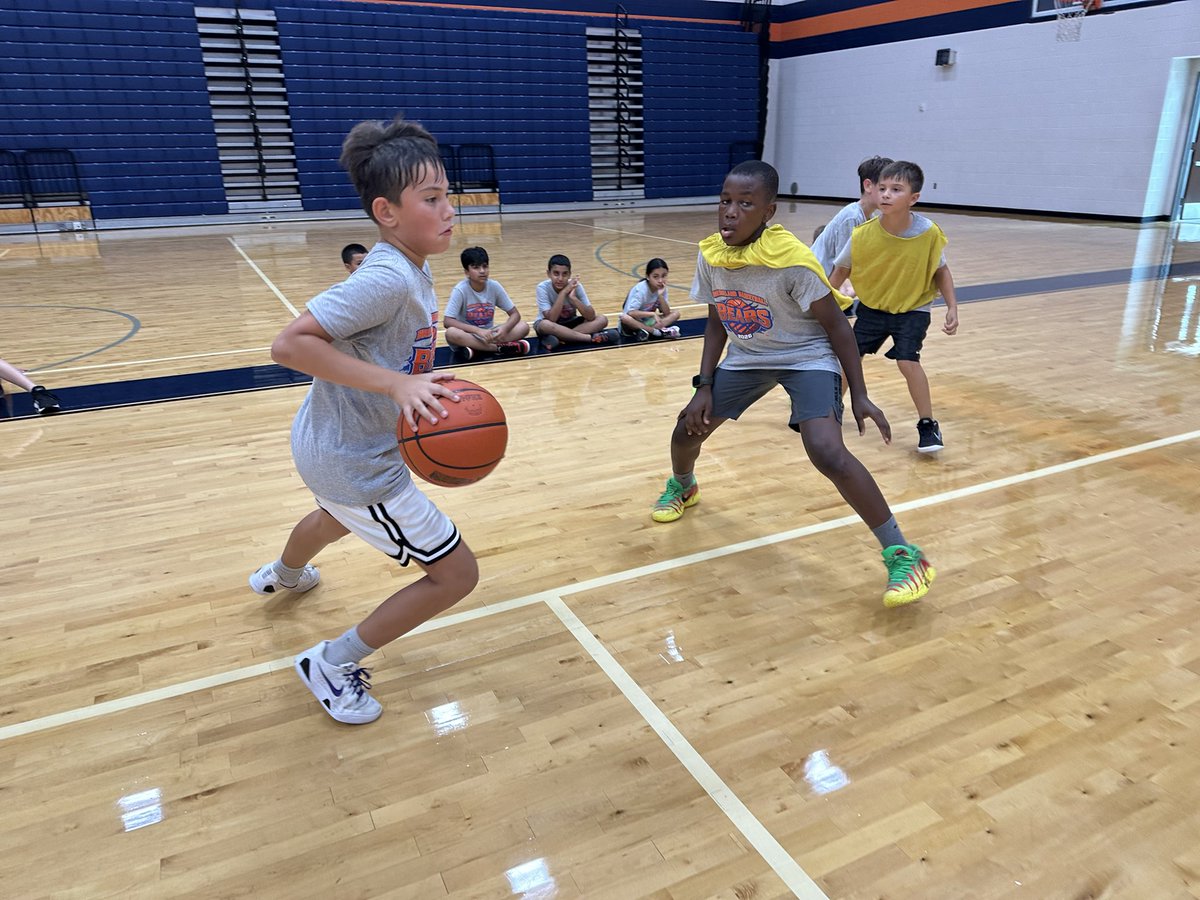 BridgelandHoops's tweet photo. Day 3! These future Bears beat the heat and had a great three days at camp! Thank you for joining us in The Den! @Bridgeland_GBB https://t.co/G2xVOOAoM8
