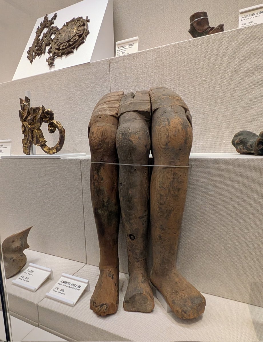 奈良博仏像館の不思議な三本足は大威徳明王の右足。大威徳明王は水牛に