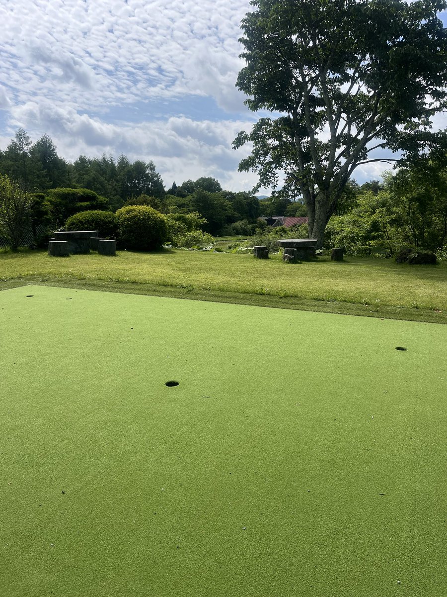 kigsgolf's tweet photo. おはようございます☀
現在18℃ 梅雨の合間の貴重な晴れです
追分店　芝刈り終了
日差しギラギラ💦
#企業公式が毎朝地元の天気を言い合う  #軽井沢　#軽井沢インドアゴルフスクール　#ゴルフ　#ラウンド　#レッスン https://t.co/8uIlFZ4pTb