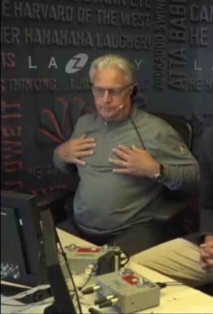 JoAreRow's tweet photo. “The shirt stays.” - Duane Kuiper
#SFGiants https://t.co/Z4YphNSdBF