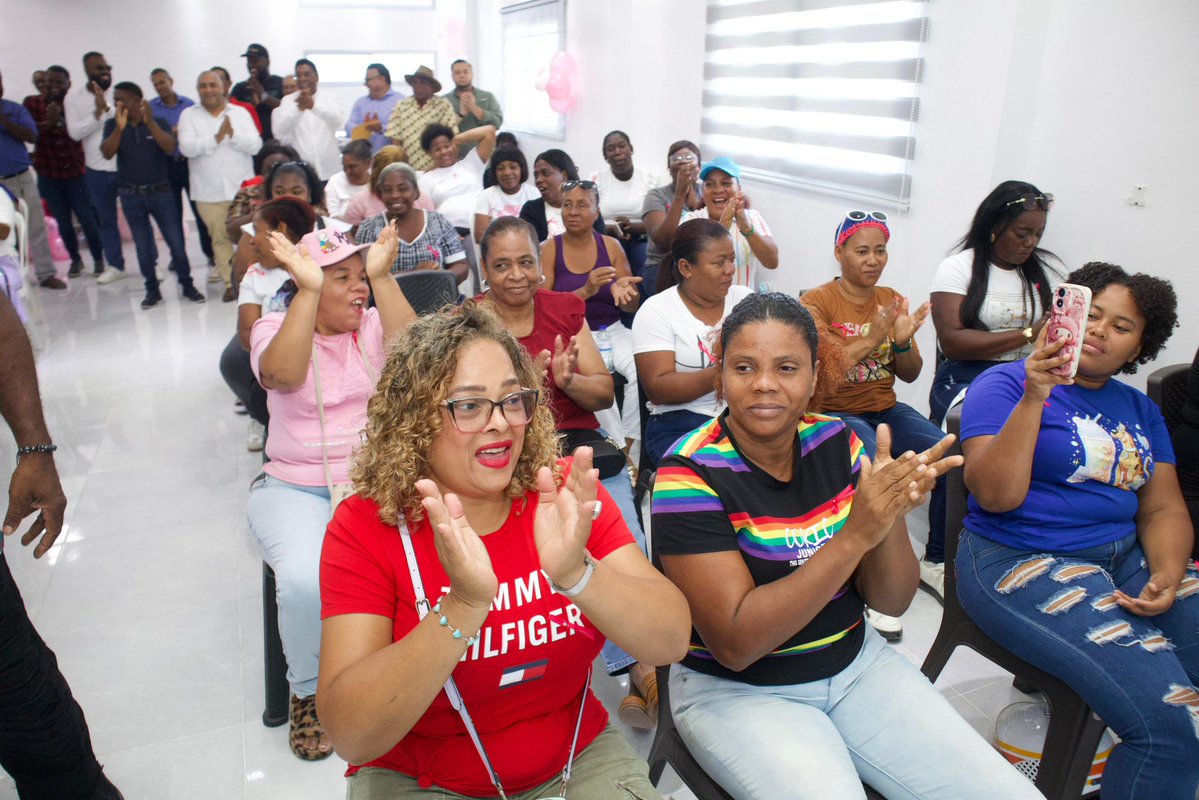 partidodxc's tweet photo. La actividad fue encabezada por Besaida Rubén, Secretaria de Organización Provincial, quien resaltó la importancia de honrar a las madres dominicanas por su entrega diaria, con relación a celebrarse recientemente el día de las madres. https://t.co/DWZPQnNJlO