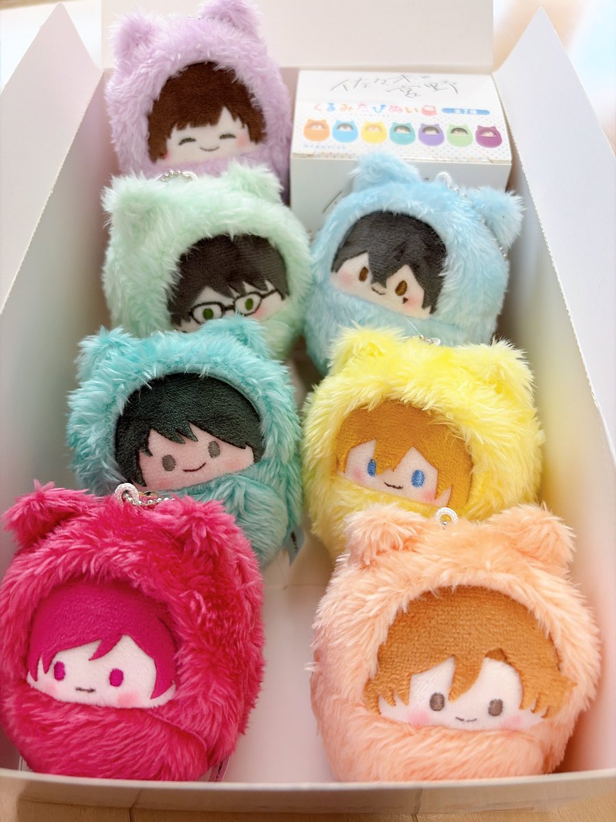 azu_kichi55's tweet photo. たぴぬいきたーーー！！めっっっちゃかわいいーーー！！！🥰🥰🥰
うちに来たときの配置はこれでした〜〜

なんとなくきまずい最前
イチャコラkghr
推しカプが目の前にいて興奮おさまらない後輩組(騒いでるのはみゃだけ)
いつもの微笑みで見守ってるﾊﾟｲｾﾝ https://t.co/WKpddVgQ44