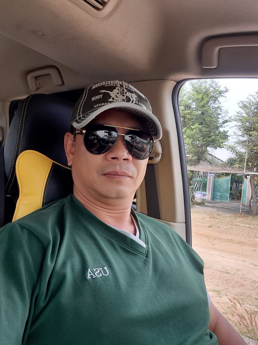 day_life7178's tweet photo. ទេីបតែអូសក្រឡាមេីលក្ដបានយប់មិញ
សង្ហាខ្លាំងណាស់លោកអេីយ https://t.co/f2Y3bFr3CA