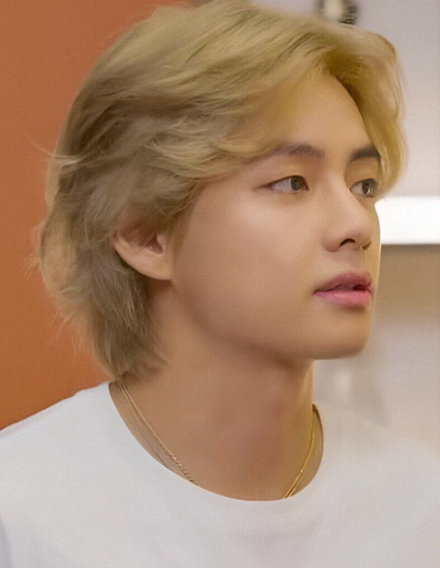 maridobangtan7's tweet photo. senhor por favor que seja verdade o taehyung loiro, eu nunca mais peço nada https://t.co/LyXKPj9Hi4