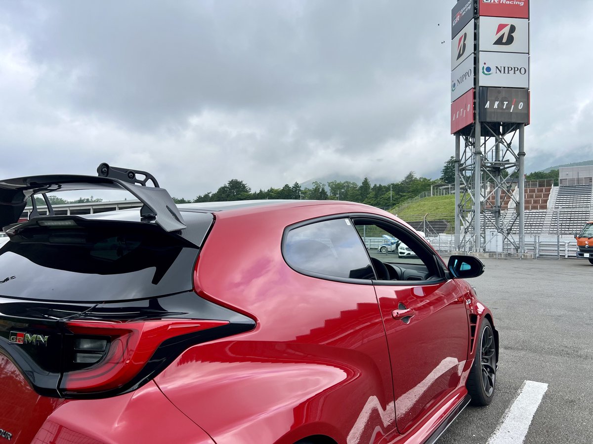 kyuevo's tweet photo. 6月なのにラジアルベスト出たのでよし！

普段履きの71RSがオワコンなのだが、次どうしようかな🙄 https://t.co/nYm0OdhCwt