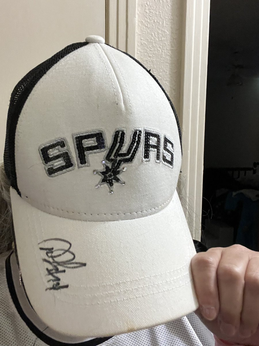 MsDivaRivas's tweet photo. I’ve got my gear on! Let’s do this! Go Spurs Go! 🏀🖤🤍🩵🩷🧡👽🏀 @spurs  #spurs #sanantoniospurs #nbafinals @ABC https://t.co/A1l4bA8zcQ