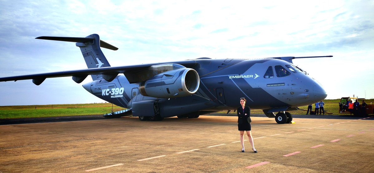 penandpaper1989's tweet photo. Today's commute was not an ordinary form of transport. This one was something special - flight into GPX, Brazil, on the newly painted C-390 https://t.co/FxDTDXxia5