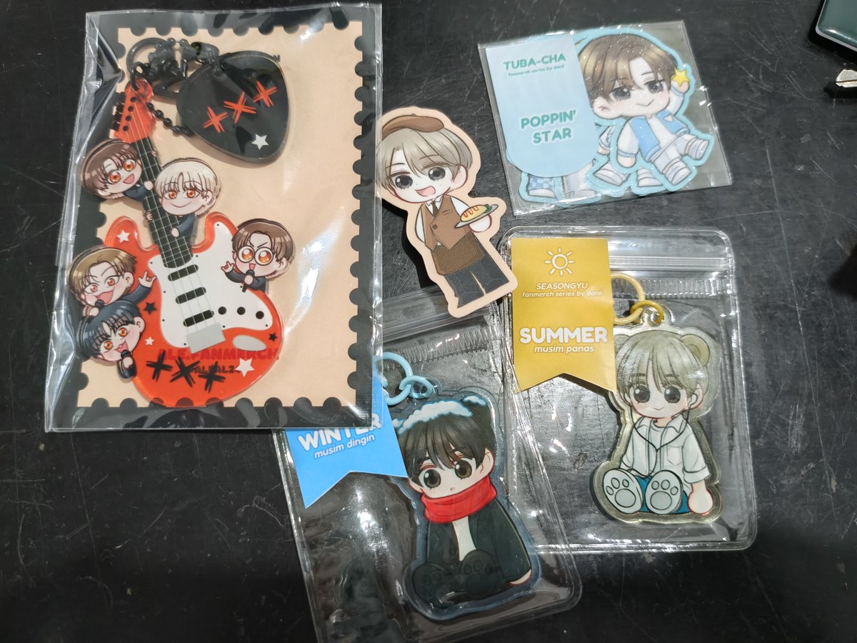 winterybreeze's tweet photo. terima kasih telah menyediakan fanmerch dengan kualitas terbaik dan lucu2 ini kak kata moa :3 @Aleal249 @_lilpage https://t.co/UGosdMN9z9