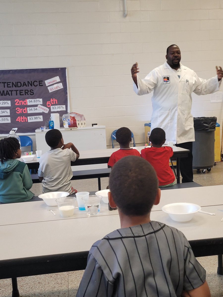DeniseChatman86's tweet photo. Thank you, Dr. Chisolm, for taking the time to come out and show our rising kindergarten summer school students some of your cool experiments , they really enjoyed that !!! #GASTP26 #ORRSELEMENTARY https://t.co/yMXLA7Bbdy
