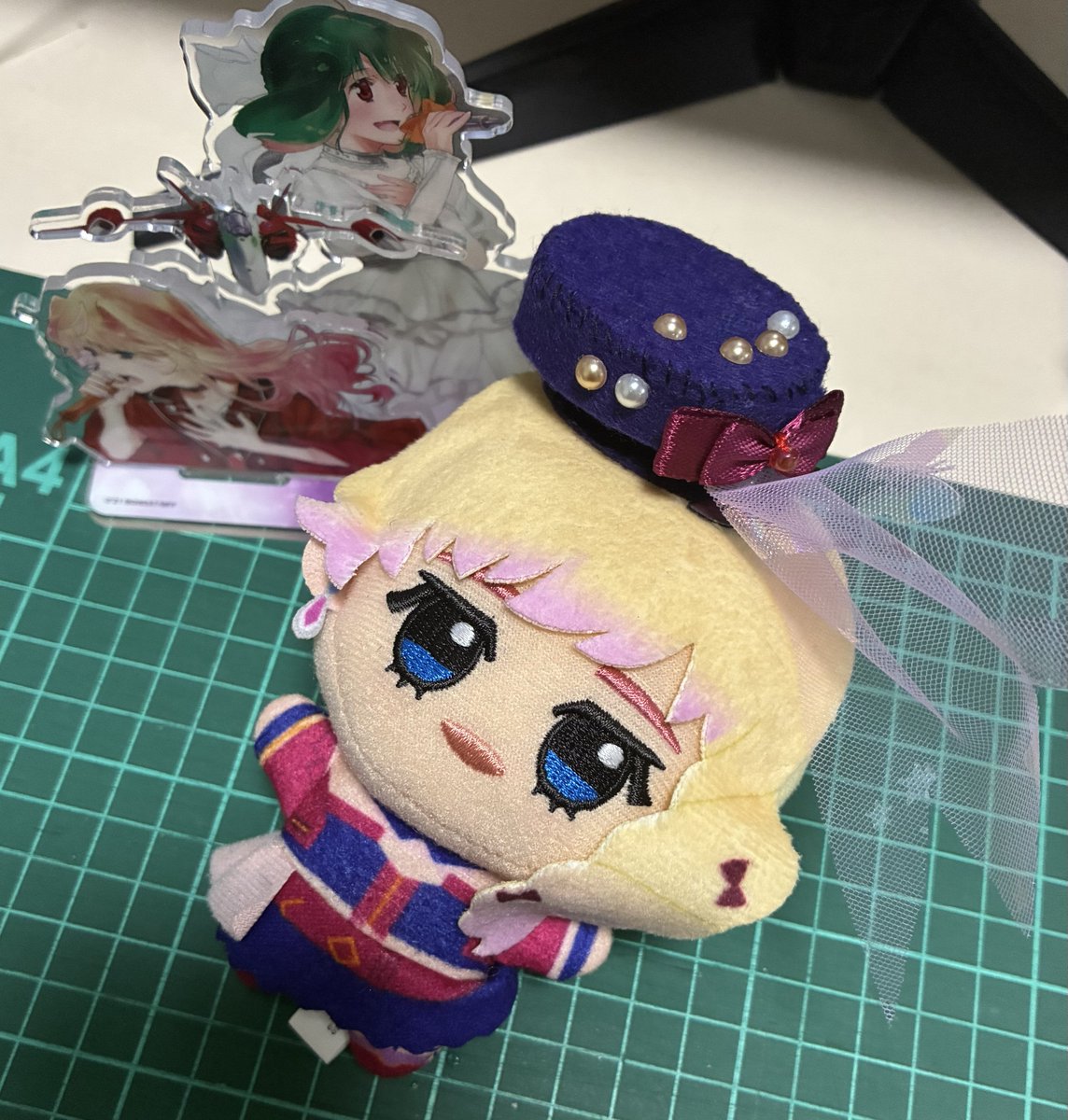 yochiko86do's tweet photo. シェリルさんも工作した！🩷ྀི💚ྀི✨
 #マクロスぬい部 https://t.co/alb4tdpYd7