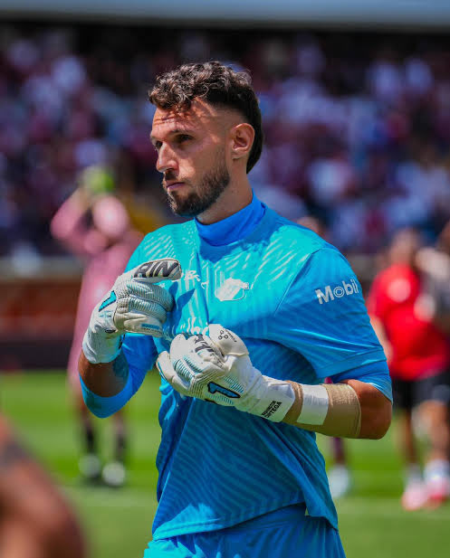 WingDerecho10's tweet photo. @ChavesWil52685 Porque compite contra un animal. 
Por cierto, ¿contra quien compite Madriz en Saprissa? https://t.co/OrhHzzfOWD