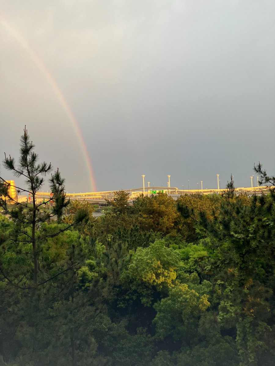 tsukisokawasaki's tweet photo. おはようございます。
先日、川崎営業所から雨上がりの虹を見ることができました。梅雨の晴れ間のひと時がまたありますように🌈
#企業公式相互フォロー
#虹
#ALLBEグループ https://t.co/caB39JSjob