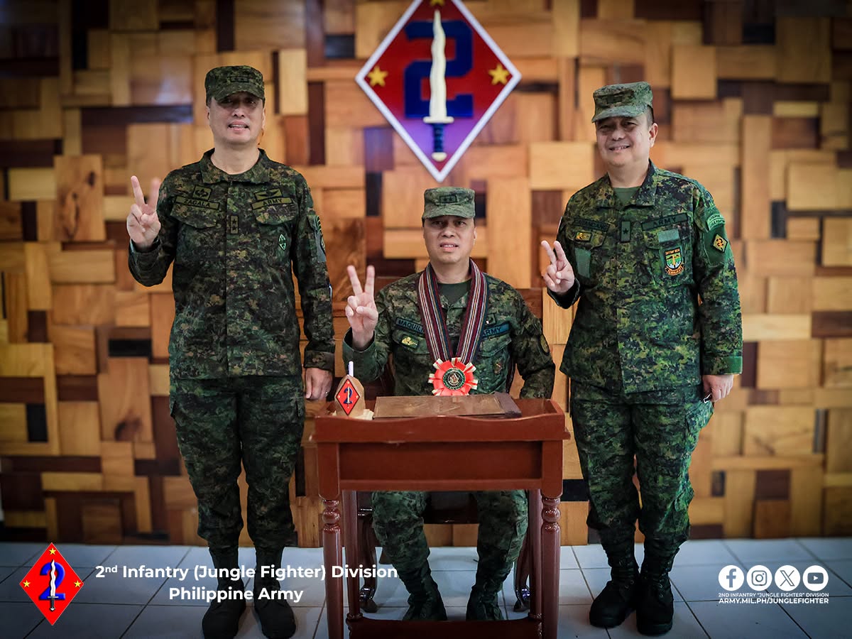 JungleFighter2's tweet photo. 𝗗𝗘𝗩𝗘𝗟𝗢𝗣𝗜𝗡𝗚 | 𝗔𝗰𝘁𝗶𝗻𝗴 𝗘𝗧𝗖𝗔𝗙𝗣 𝗖𝗼𝗺𝗺𝗮𝗻𝗱𝗲𝗿 𝗔𝗿𝗿𝗶𝘃𝗲𝘀 𝗮𝘁 𝟮𝗜𝗗

The Armed Forces of the Philippines Education and Training Command Acting Commander Major General Oliver Maquiling arrived at the Headquarters, 2nd Infantry (Jungle Fighter) Division on Wednesday, June 10.

His visit comes ahead of the Change of Chief of Office Ceremony of the Office of the Assistant Division Commander and the Retirement Ceremony of the outgoing 2ID Assistant Division Commander Brigadier General Erwin Alea.

This is a developing story. Stay connected for more updates.

#𝟮𝗜𝗗𝗝𝘂𝗻𝗴𝗹𝗲𝗙𝗶𝗴𝗵𝘁𝗲𝗿
#𝗕𝗿𝗮𝘃𝗲𝗿𝘆𝗔𝗱𝗮𝗽𝘁𝗮𝗯𝗶𝗹𝗶𝘁𝘆𝗣𝗮𝘁𝗿𝗶𝗼𝘁𝗶𝘀𝗺
#𝗝𝘂𝗱𝗶𝗰𝗶𝗼𝘂𝘀𝗙𝗲𝗮𝗿𝗹𝗲𝘀𝘀𝗗𝗲𝗱𝗶𝗰𝗮𝘁𝗲𝗱