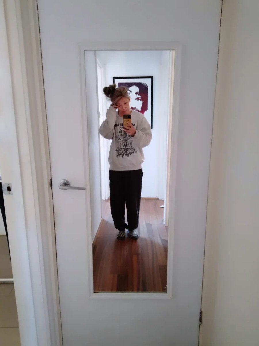 CCmakeko's tweet photo. I had the privilege of sleeping in bed and had a great night sleep. I got up early today because I was excited. Well, Tonight it's the turn of ANTI ITCH CREAM. I want to take revenge!!!!! https://t.co/vRuzP7QvtM