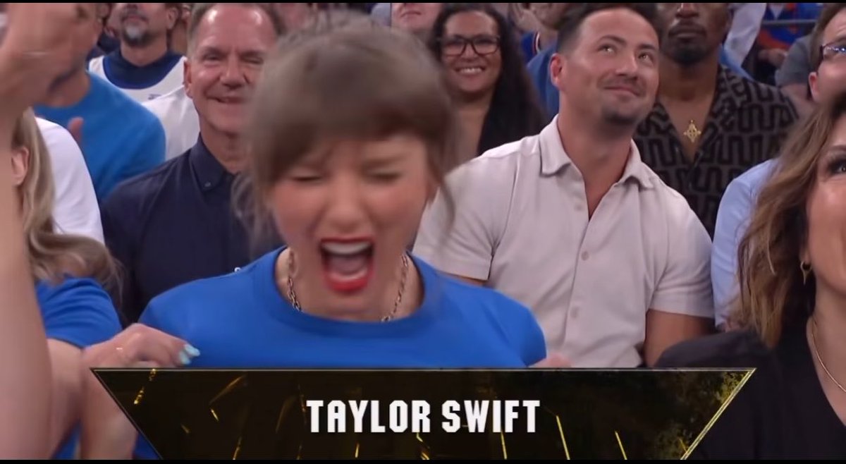 swiftie_liza's tweet photo. Drew’s face in the back is taking me out 😂 https://t.co/hxit2uy0d0