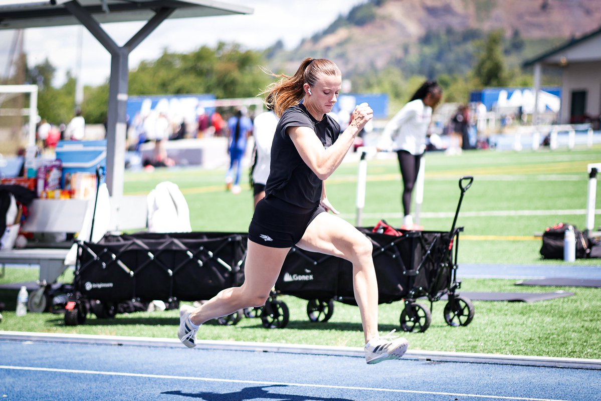 WolfPackTrack's tweet photo. 𝐍𝐚𝐭𝐭𝐲 𝐑𝐞𝐚𝐝𝐲 💪

#BattleBorn #NCAAOTF https://t.co/iKlGnLmPJS