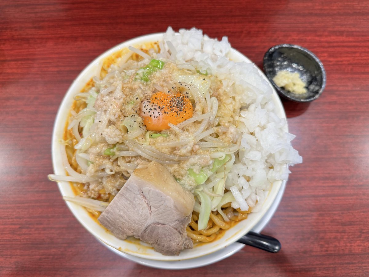 mDuhVU2B9s21670's tweet photo. 昨日の晩御飯。
先週、来れなかったからどうしても食べたくてホームのあっ晴れ可児店。
本当は限定の冷やし狙いだったけど、まさかの売り切れ？土日のみの限定？
トロ豚も無かったからまぜそばノーマル4バカ辛ジロー3辛デラ盛り。
全部好きだから良いんだけど。
#あっ晴れ　#あっ晴れ可児店 https://t.co/XLcBIdZYGJ