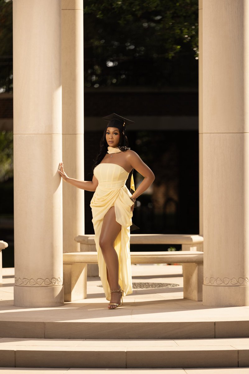 peytondjackson's tweet photo. Oh how the tassels have turned.🤭Now it’s time to run it up🍾

Masters of Business Administration with a concentration in Project Management

 Purdue University, thank you💛💐 https://t.co/LUbRBF5DK0