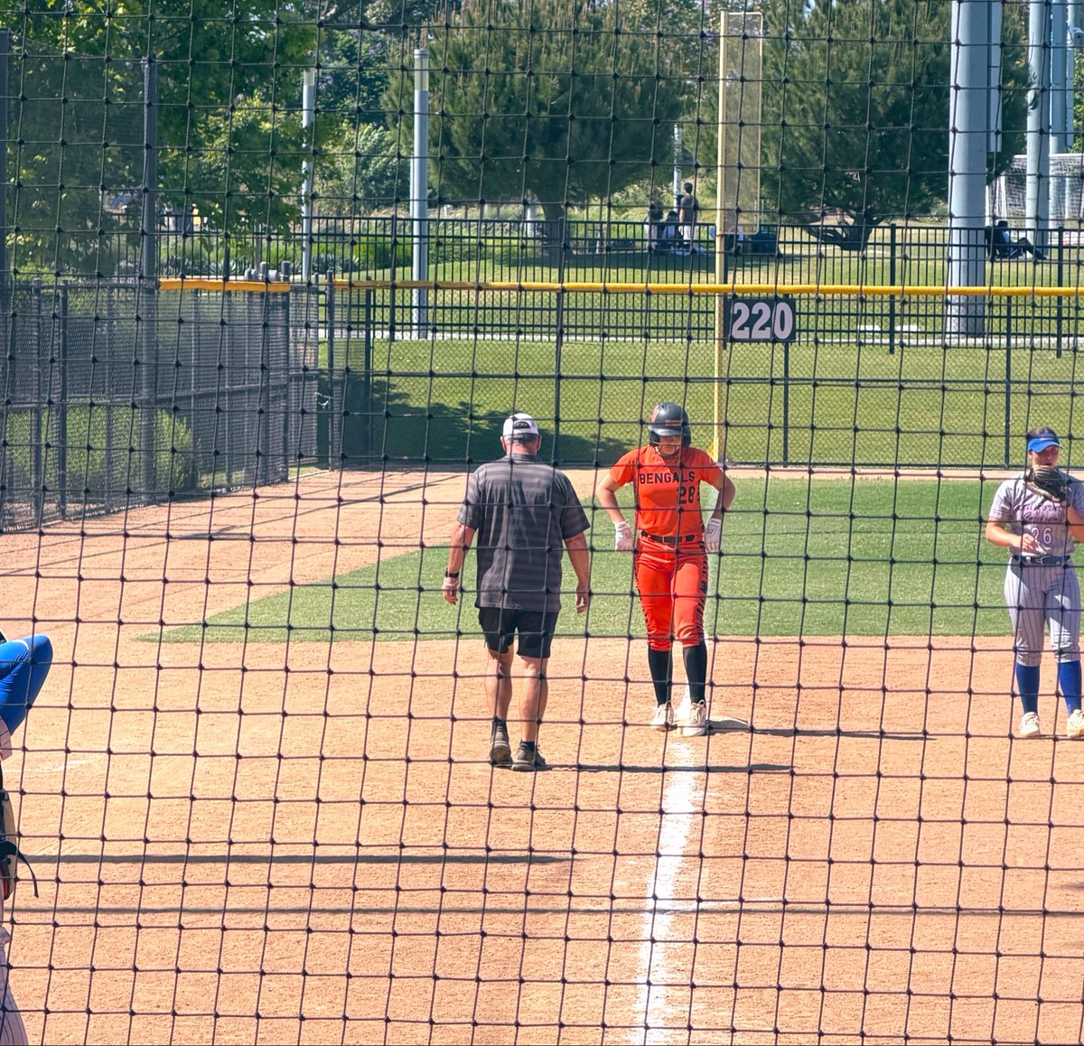 KylieRocha2026's tweet photo. The first of the last ❤️🥎☀️
#gobengs #travelball #lastsummer https://t.co/cuJU1kLTbJ