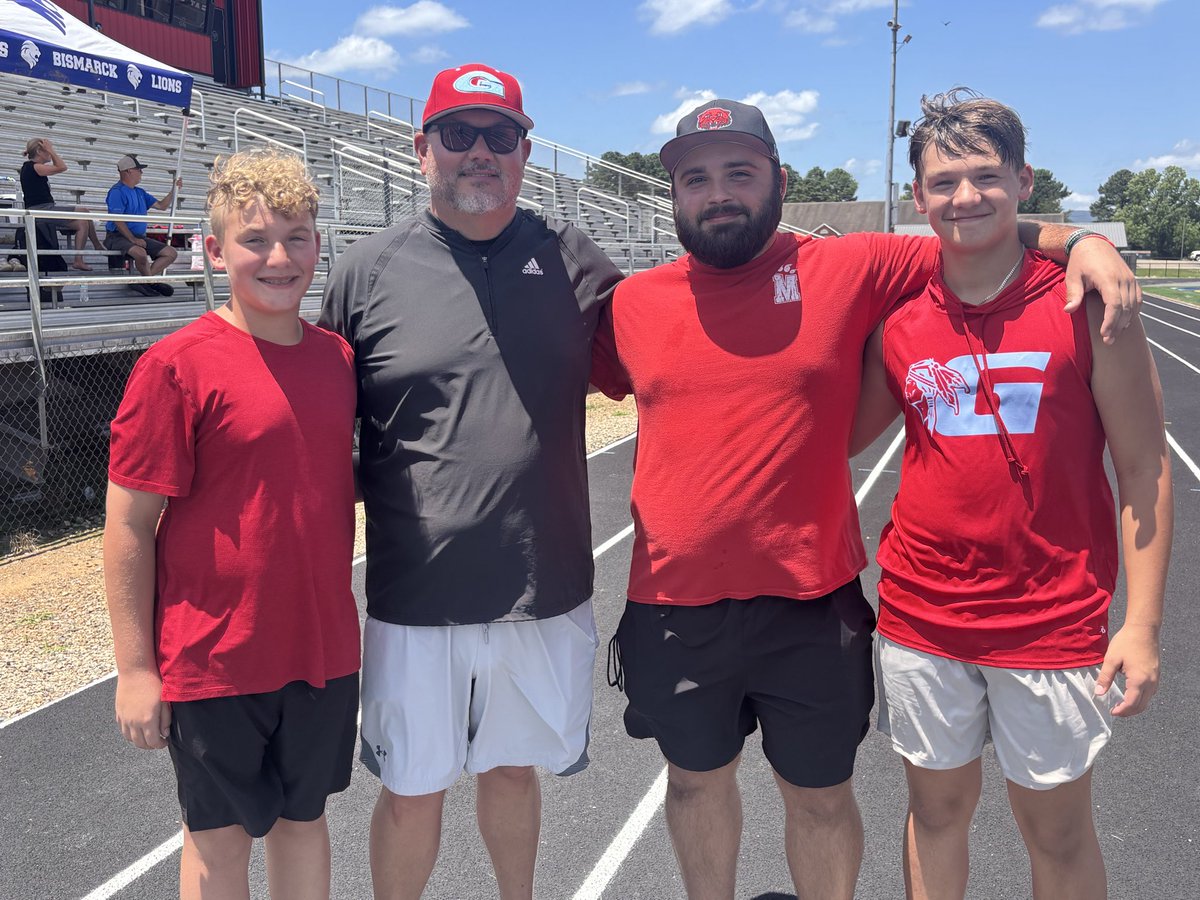 BTibbitt16's tweet photo. Had a great first 7 on 7 yesterday in Arkansas.  It was great seeing @CoachGunn27 and competing with my teammates in Mena.  Looking forward to the next one! #qb2030 https://t.co/38A4ciuBHX