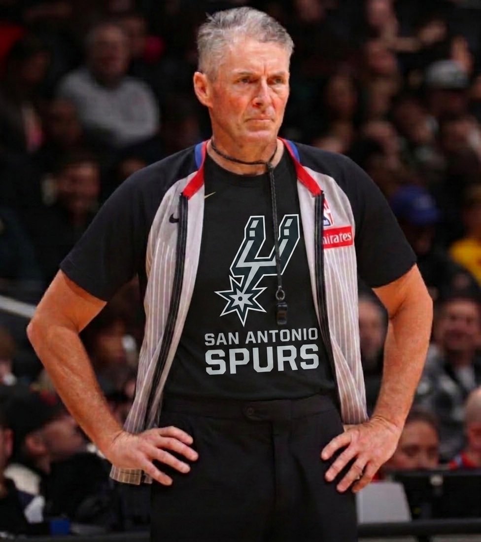 Minnifunk's tweet photo. This is the @nba https://t.co/Ef9qpiIsCY