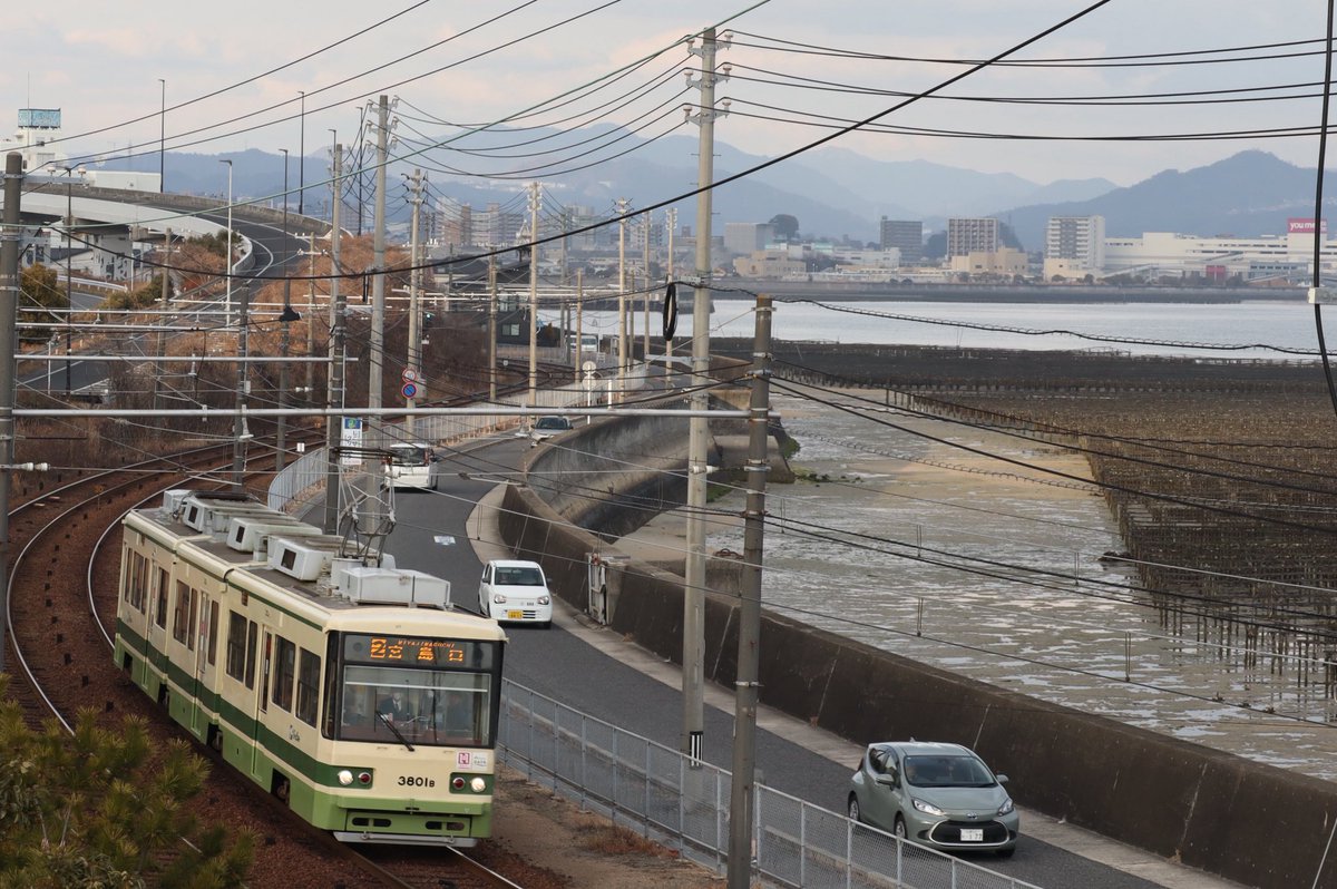 maronun's tweet photo. 今年で広島の町を走り出してから114年目
広島市民の足として走り続ける路面電車
 #路面電車の日 https://t.co/JZ2Dqn7afT