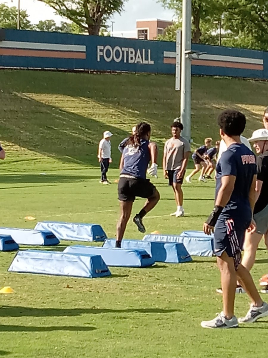 _4kdon_'s tweet photo. Had a great day at @UVAFootball can’t wait to be back!! @PGRoyalsFB @METNational @WillVapreps https://t.co/fxOMrBKvhK