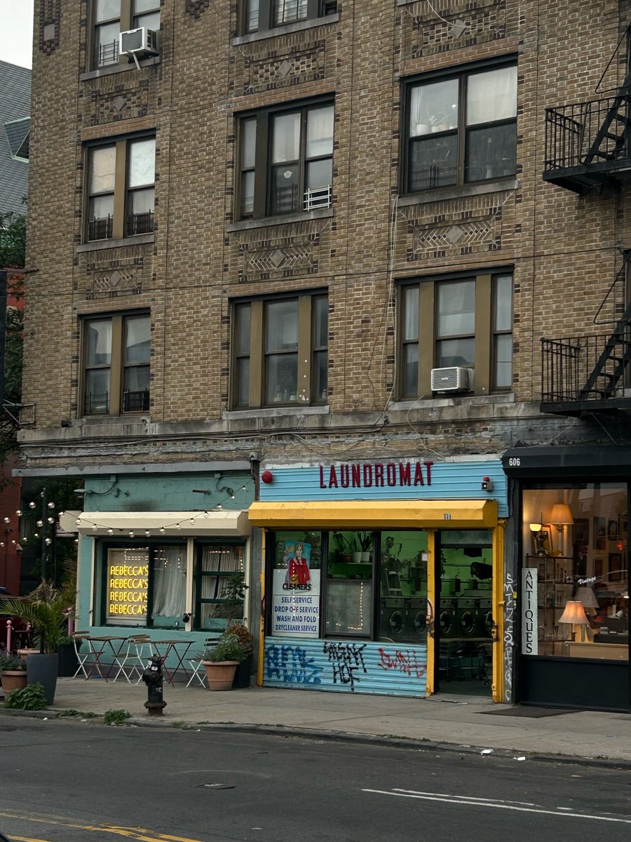 mbenovy's tweet photo. saw a laundromat w the exact same color way as the jordan 1 maison chateau rouge https://t.co/460kfmmJB6