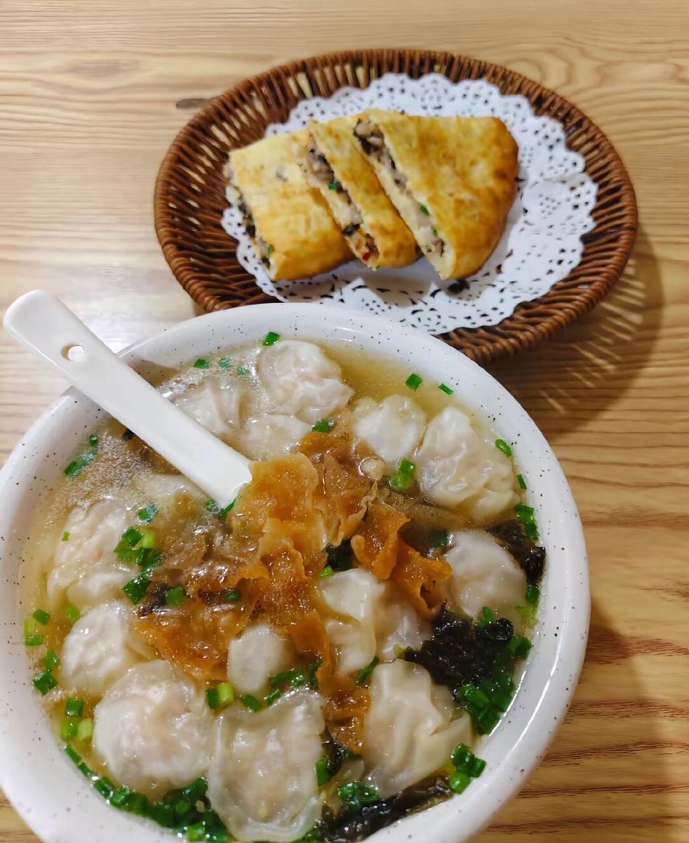 spring88396's tweet photo. 我吃我吃我吃！！！超级爱云吞🤗
#breakfast #deliciousfood #早饭 #Chinesefood #中国美食 https://t.co/hoJMFdeXzz
