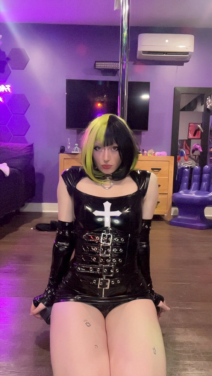 DaddyFern26's tweet photo. pvc everything ;) https://t.co/Z8diTB737H