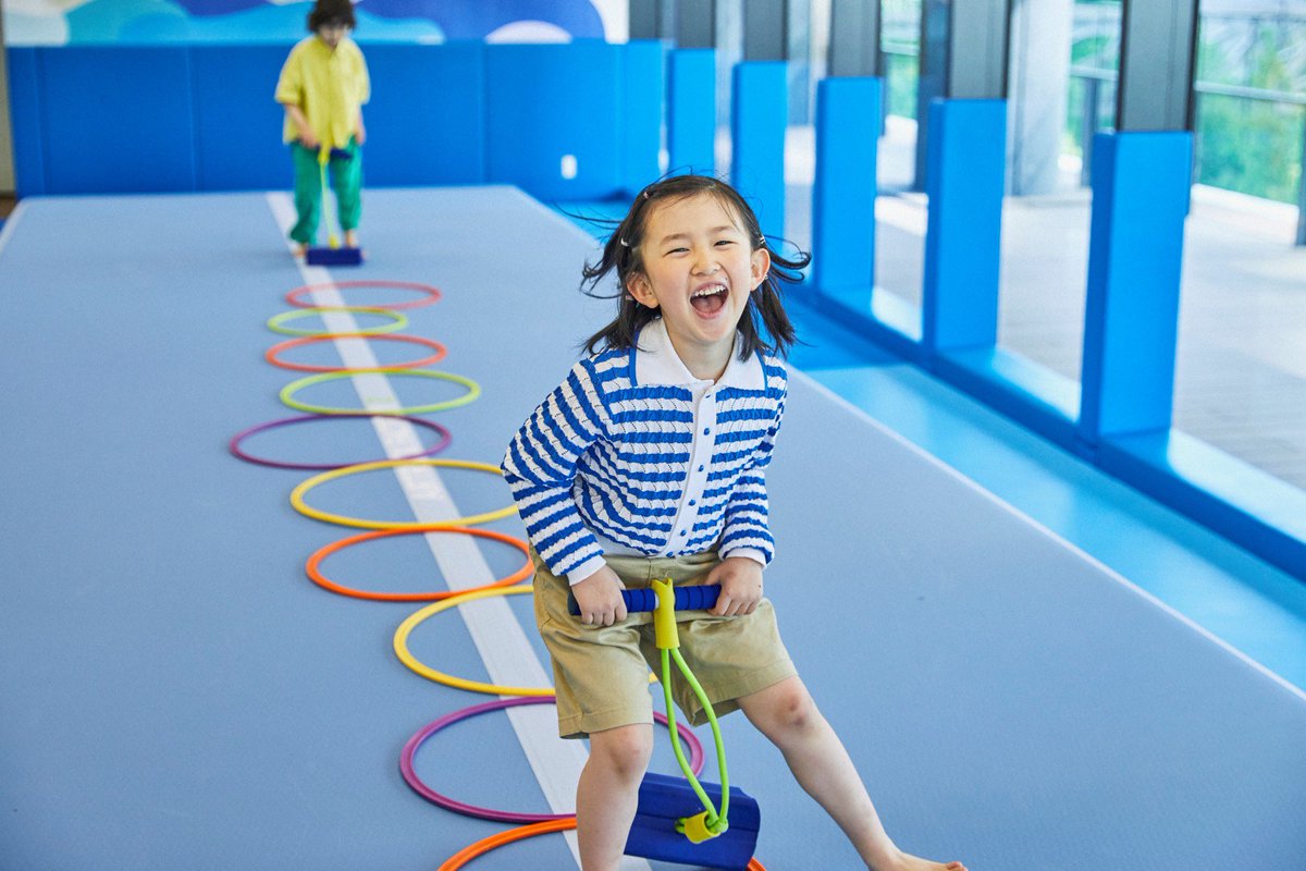 BorneLund_PL's tweet photo. 今日は #国際遊びの日  🎈

毎日あそび場で出会うのは、子どもたちの「できた！」「もう一回！」の笑顔。

夢中になって遊ぶ時間は、子どもたちが自分らしく育つ大切な時間です。

今日も思いっきり遊ぼう！

#ボーネルンド #プレイリーダー https://t.co/gmmm5OrCuK
