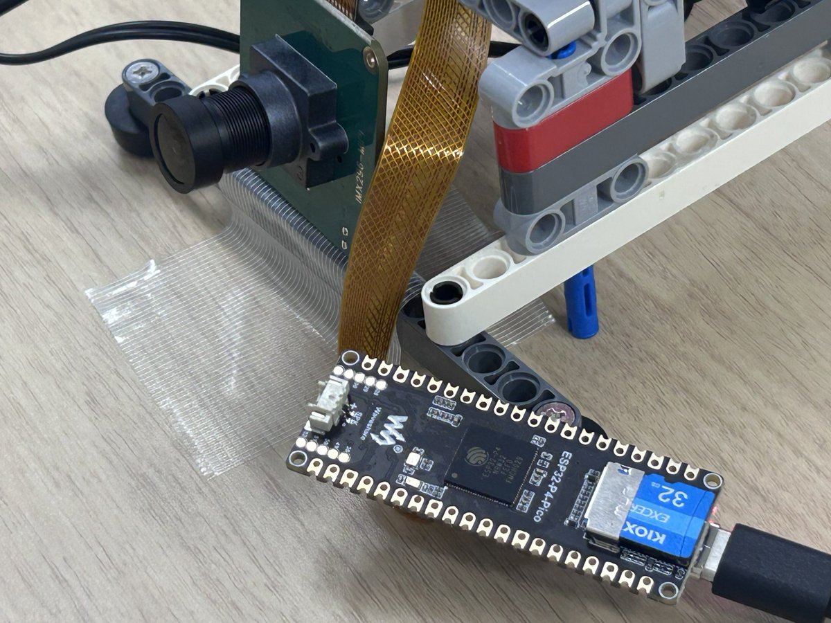 marurur's tweet photo. Claude Fable 5 に ESP32-P4 向けの IMX296 ドライバを書いてもらおうと思い立ち、写真の状態で走らせたらH.264でSDに連続保存するところまでできました！
MIPI CSI-2が扱える希少なMCUだけど、Linuxなしだと結局センサドライバがなぁ…と思ってましたが、これは話が変わってきますね… https://t.co/CS5km7IfgT
