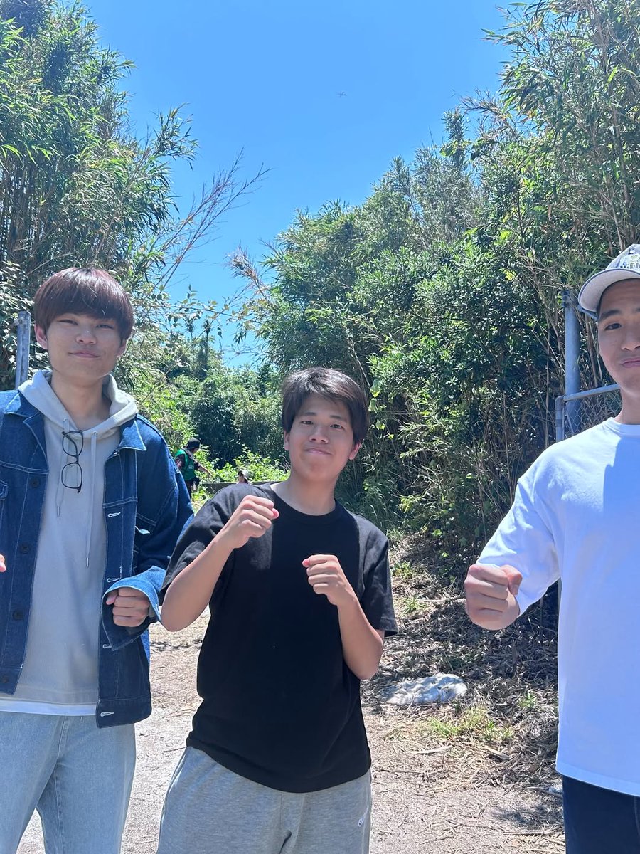 seiwauniv's tweet photo. ☆干潟クリーン作戦☆
東京湾に残された自然干潟、盤洲干潟の雄大さを感じながら、
干潟に流れ着いた海洋ゴミを拾い、いい汗をかきませんか？ということで、学友会のメンバーが参加しました。
木更津市の様々なボランティアにも参加してます！
学童保育でも期待されていました。

#清和大学 #木更津市 https://t.co/GUn1BhFsDT